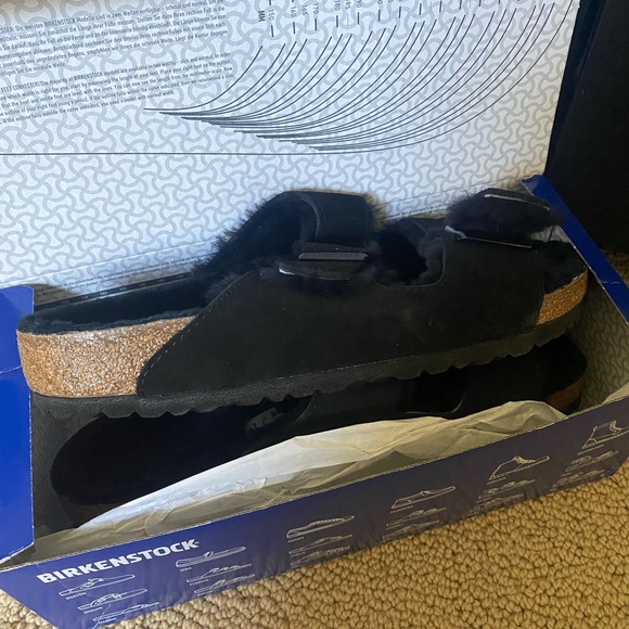 NIB Birkenstock Arizona Black Shearling Sandals - Picture 4 of 7